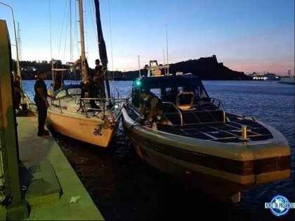 El HNLMS Groningen contó con la colaboración de la Guardia Costera del Caribe