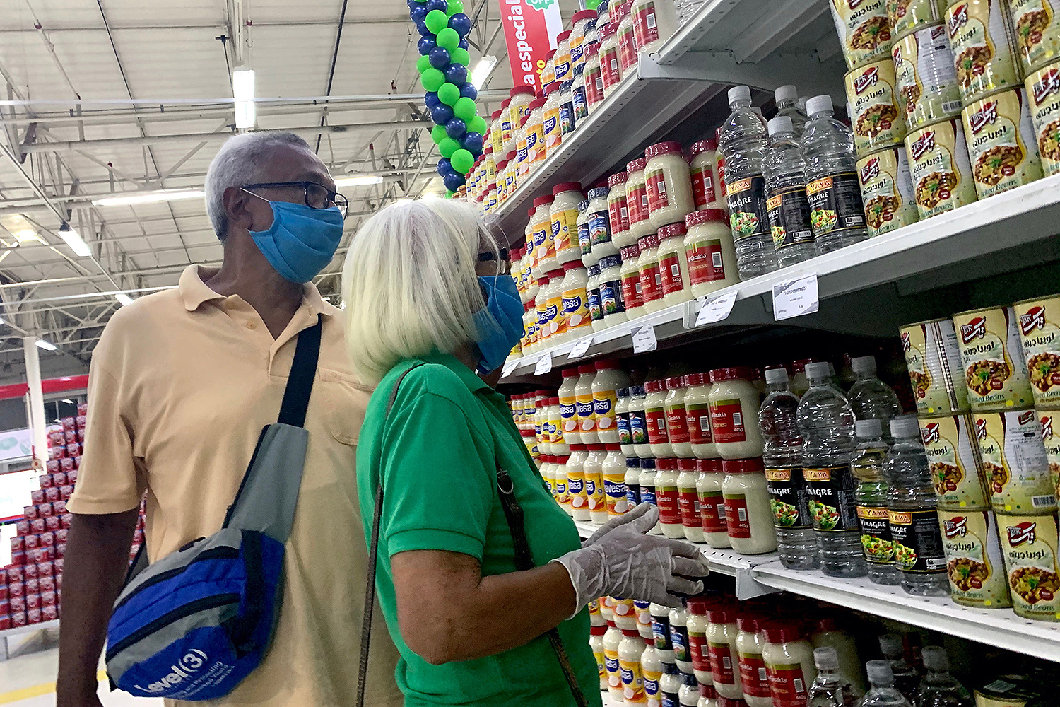 Venezuelans shop at Megasis.