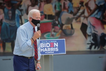 Joe Biden visitó a la comunidad haitiana en Miami (REUTERS/Brendan McDermid)