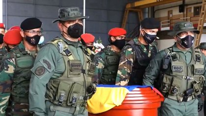 El acto velatorio de los dos oficiales asesinados en Apure por las FARC