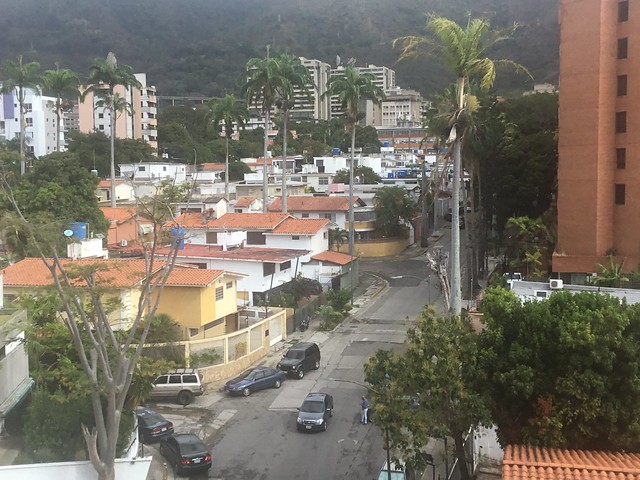 Small blue or black plastic tanks on the roofs of single-family homes are part of the landscape in residential neighbourhoods in Caracas. These tanks, smaller ones installed by some residents inside their apartments, and the mandatory underground or overhead tanks in buildings in the Venezuelan capital, help alleviate the severe irregularity of the piped water supply. CREDIT: Humberto Márquez /IPS